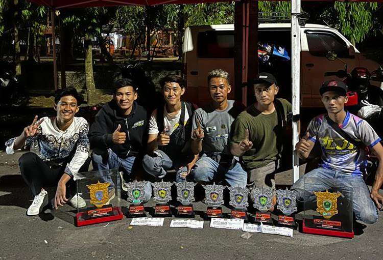 Peringatan Hari Sumpah Pemuda di Balik Aksi Hebat BritAma Tulungagung  Kejuaraan Road Race dan Supermoto Malang