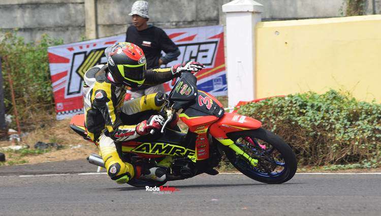 Pesona Kompetisi Bebek 2 Tak 116 cc Standar Terus Berlanjut AMRF VND Koizumi G77 AERO Saptajaya BKMS Raih Kemenangan Menggetarkan