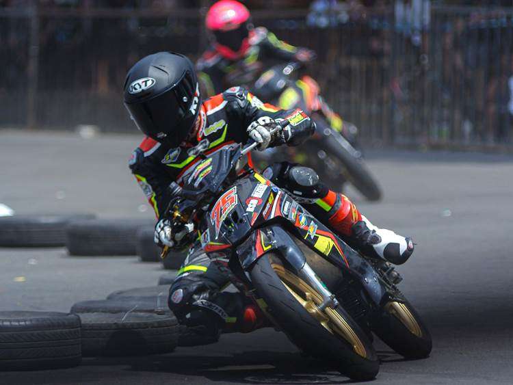 Tim Osaka Motor Alpacino Sunco BB Glow Juns 80 Madura Tomy Salim On Fire Memacu Prestasi  Dunia Road Race