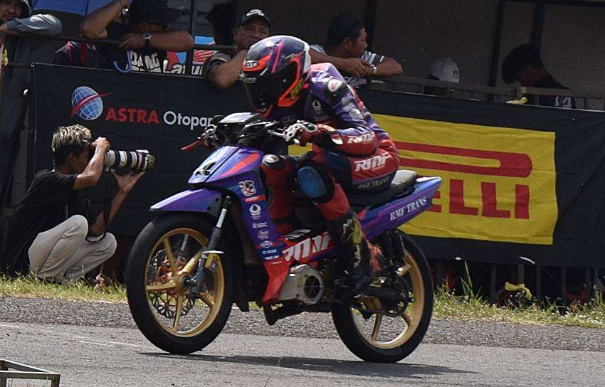 Sentuhan Tangan Dingin Salechong Benaya Farel Menang Gemilang di Kejurnas Motorprix Boyolali