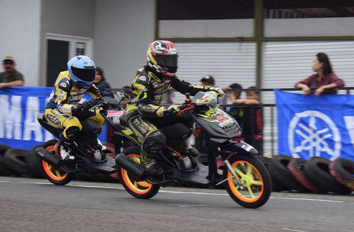 Sapi Edan Racing Penjaga Api Kelas Wanita di Balap Motor Nasional