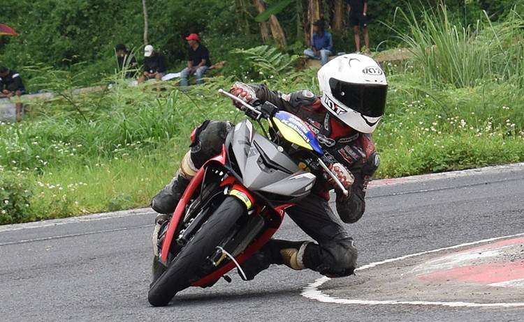 Dikawal Acos Lalang  Aksi Fighter Sean Warikar di Mijen