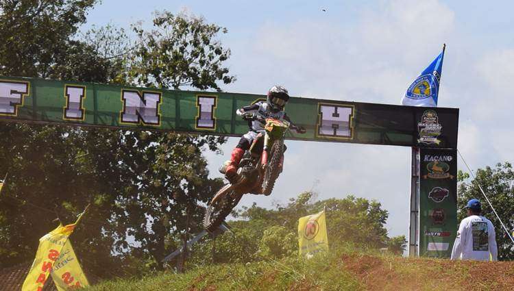 JMRT Banjarbaru Tancap Gas di Kejurnas Motocross 2026 Karanganyar, Ramdan Alnadif Sukses Raih Podium Juara